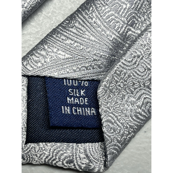 Paul Frederick Silver Paisley Print Silk Tie Mens Necktie 3 1/4" x 61" - Picture 7 of 8